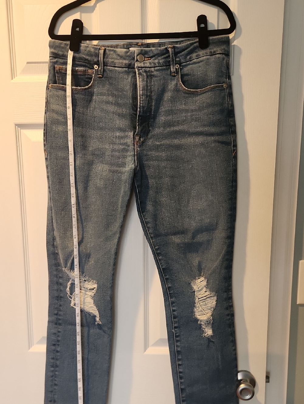 Good American Distressed Light Blue Skinny Jeans